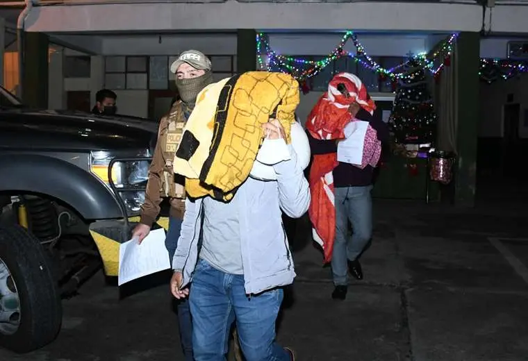 Aprehenden a dos personas que pretendían dejar el país con media tonelada de oro