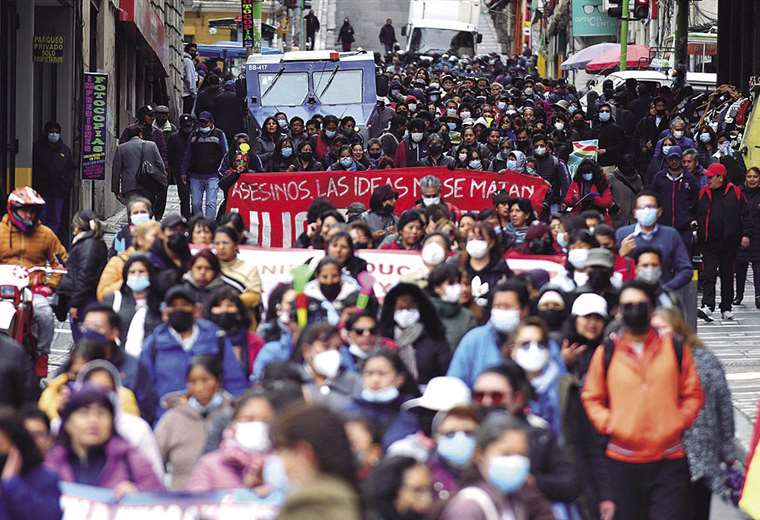 Maestros urbanos de Santa Cruz se unen a la caravana de educadores del país