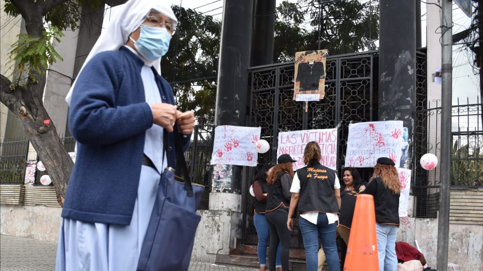 Mujeres de Fuego demandan justicia por abuso de cura