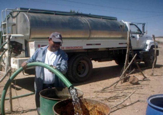 Cisternas luchan contra la sequía en comunidades afectadas al Noroeste de Tarija