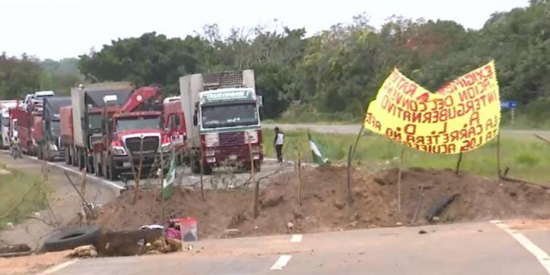 Bloqueo por carretera Las Cruces-Buena Vista.