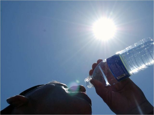 Riesgos del consumir bebidas muy frías durante el calor extremo