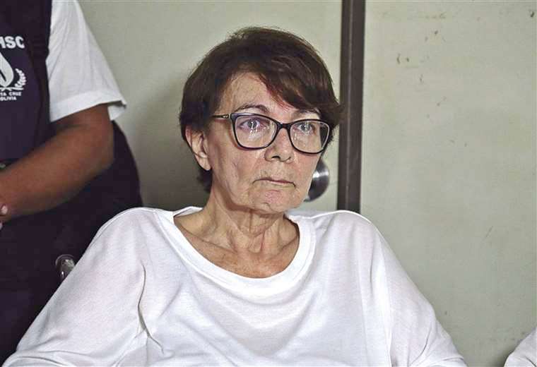 María Eidy Roca viaja a Argentina para recibir tratamiento médico