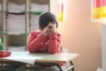 Niños son abandonados en colegio y padres se niegan a recogerlos