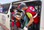 Rescatan a niña atrapada por deslizamiento de tierra en Filipinas