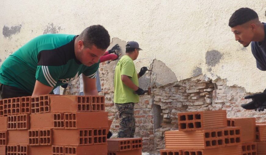 Los jóvenes bolivianos sufren altos niveles de desempleo y precariedad laboral