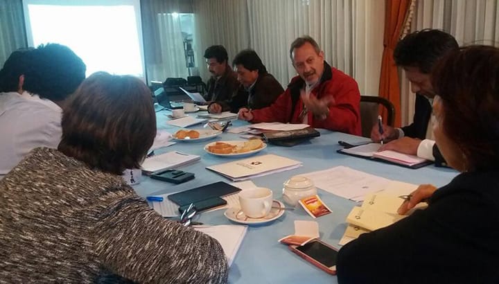 “Gobernadores de Bolivia se reúnen para discutir pacto fiscal en medio de crisis económica”