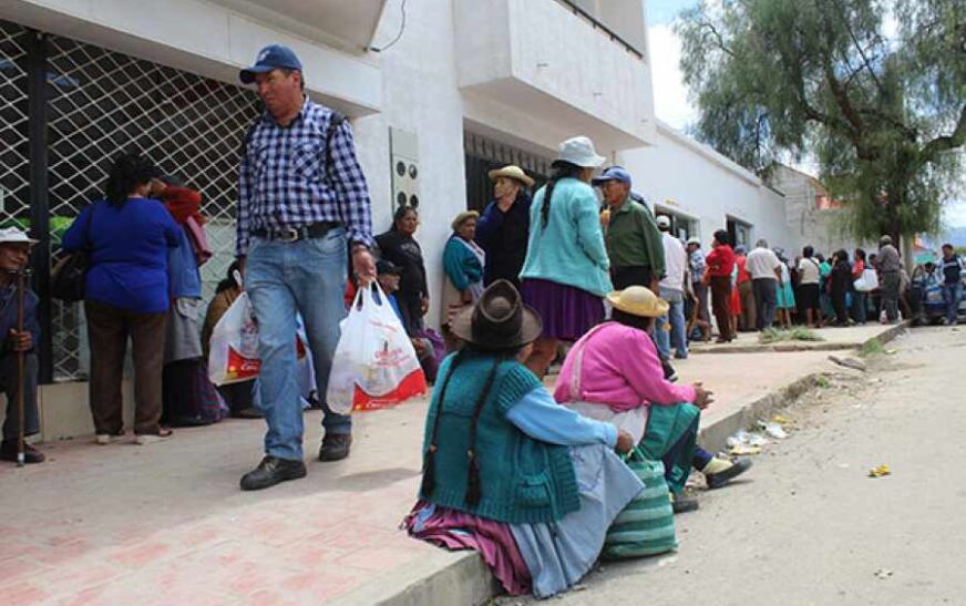 Gobernador Oscar Montes garantiza programas sociales y pide revisión de leyes en Asamblea