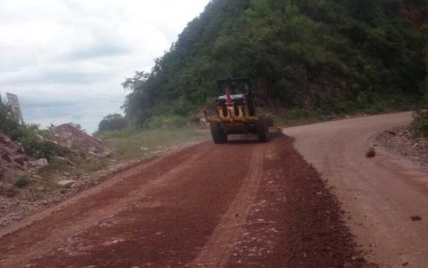 Inician trabajos de mantenimiento en tramo Isiri-La Central en Tarija