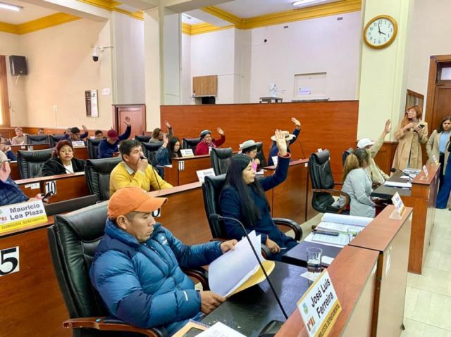Solicitud del gobernador de Tarija de revisar 90 leyes genera división en la Asamblea Legislativa