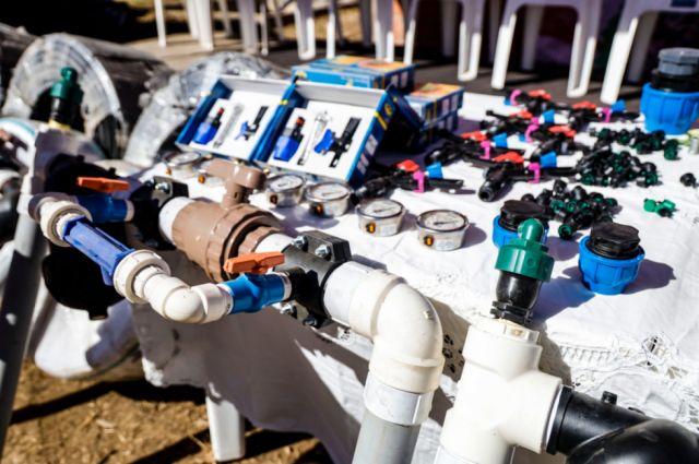 Alcaldía de Tarija entrega material de riego tecnificado para mejorar producción agrícola