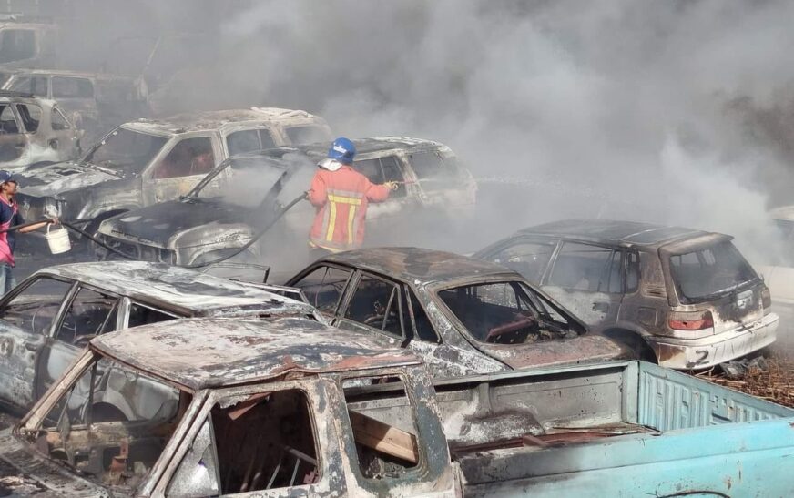 Incendio Devastador en Tarija: Bomberos y Voluntarios Unen Fuerzas para Controlar Emergencia