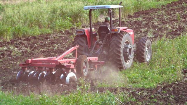 Escasez de Combustible Amenaza la Temporada de Siembra en el Chaco: Agricultores Piden Soluciones Urgentes