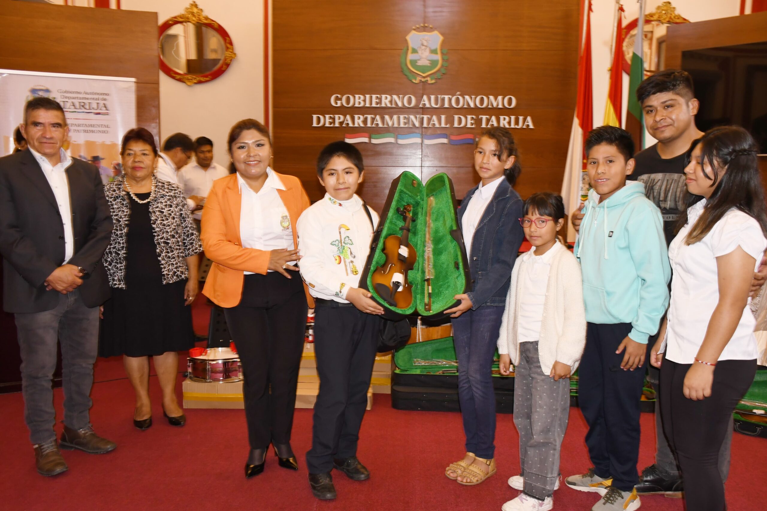 Tarija Fortalece su Cultura: Entrega de Nuevos Instrumentos Musicales a la Escuela Departamental de Música