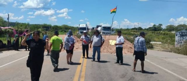 Campesinos del Chaco Intensifican Protestas con Bloqueos en Yacuiba por Fondos Esenciales