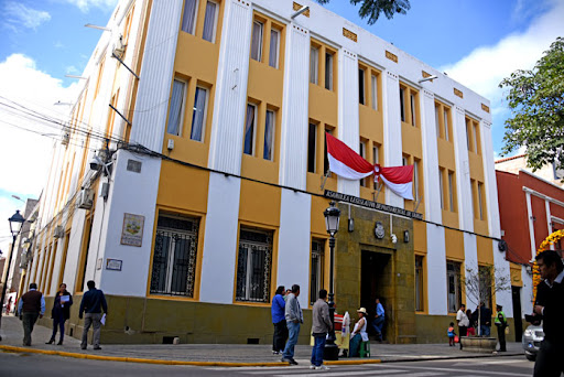 Vecinos: Cierre de Asamblea Tarija si no reducen salarios