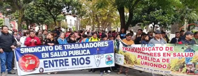 Paro salud Bolivia interrumpe servicios por bono