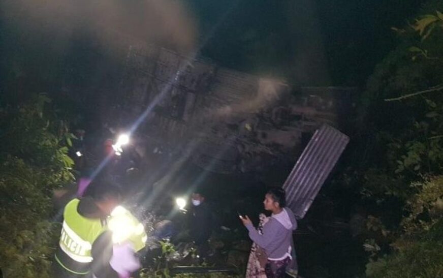 Accidente de minibús escolar en Quillacollo: 3 niños muertos y 6 heridos