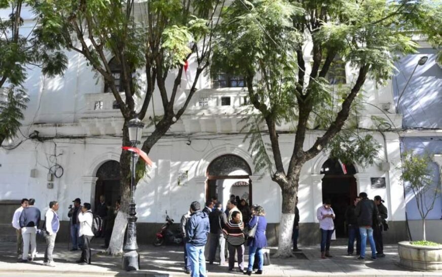 Cívicos de Tarija alertan por presupuesto cero en salud y convocan a Ministra