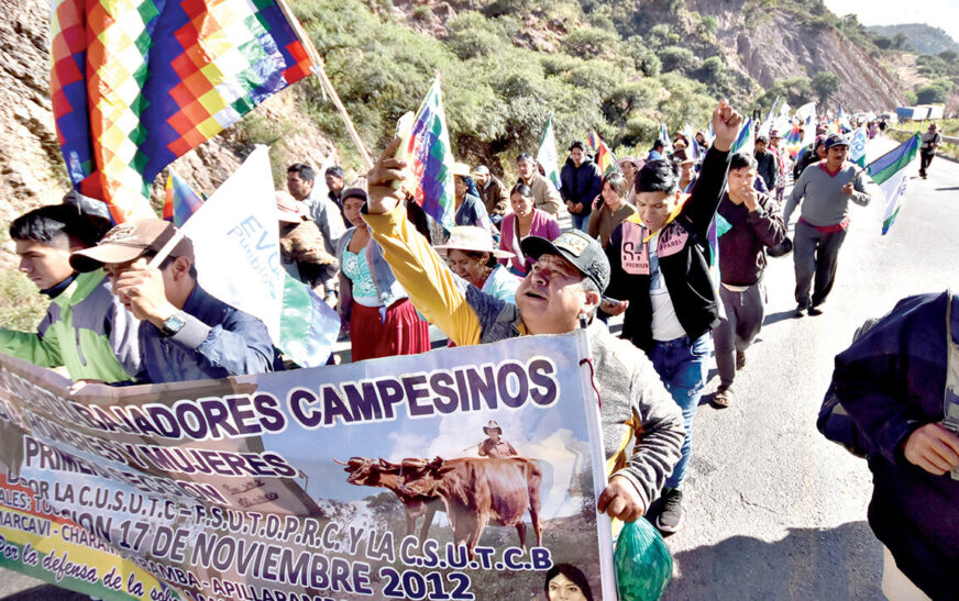 Marcha por candidatura de Evo Morales llega a La Paz; gobierno reitera orden de aprehensión