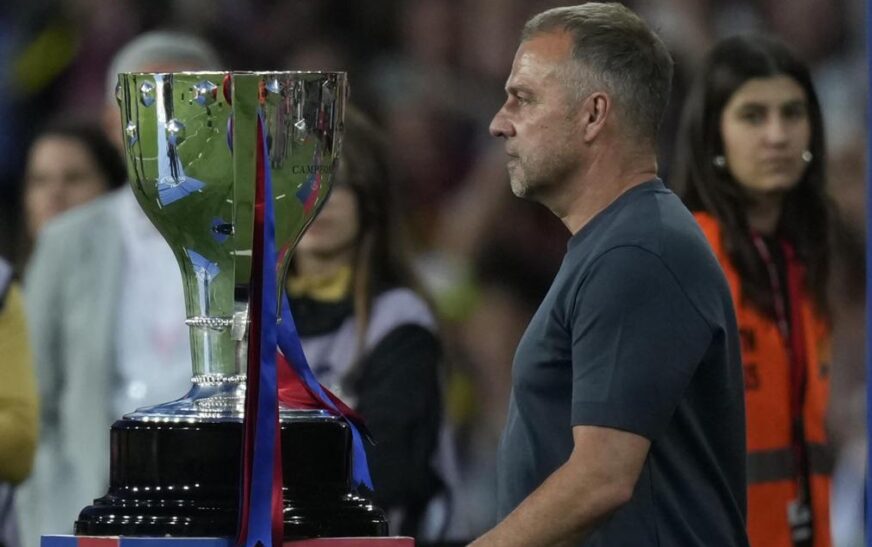 Hansi Flick renueva con Barcelona hasta 2027