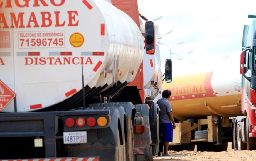 Paro de Cisterneros Interrumpe Importación de Combustible en Bolivia