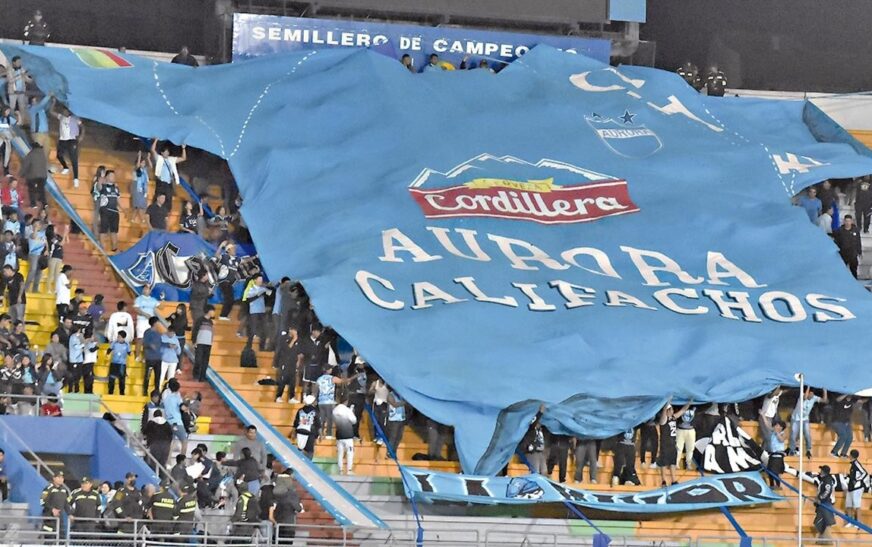 Hinchas de Aurora exigen acciones y club apelará sanción de puntos al TAS