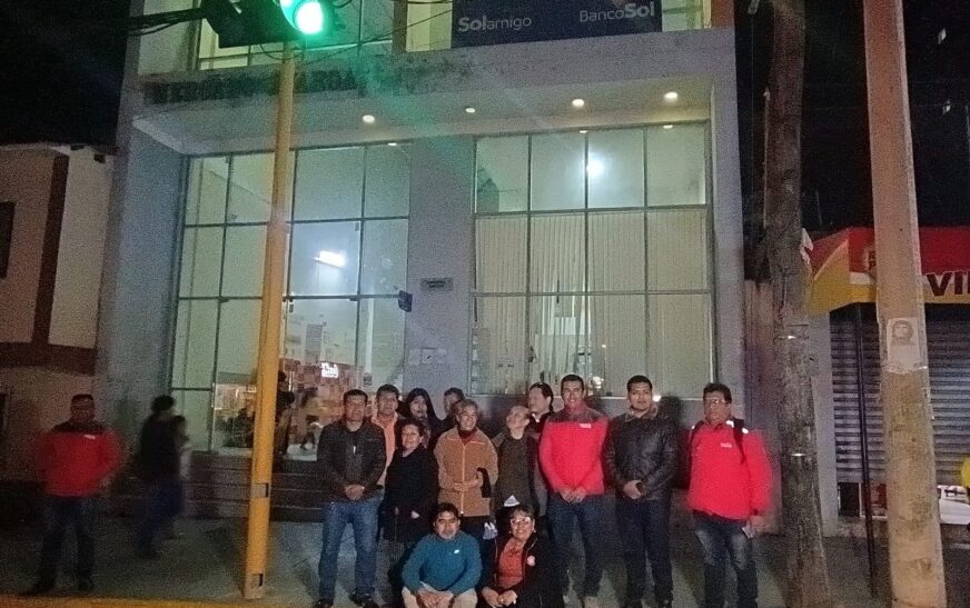 Tarija: Nuevo semáforo frente a Mercado Abaroa mejora seguridad vial