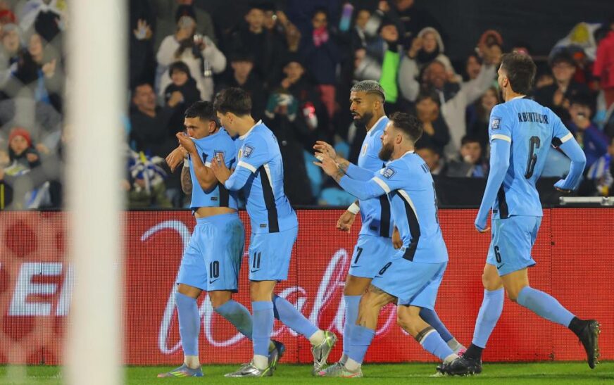 Uruguay derrota a Venezuela 2-0 y rompe racha en Eliminatorias