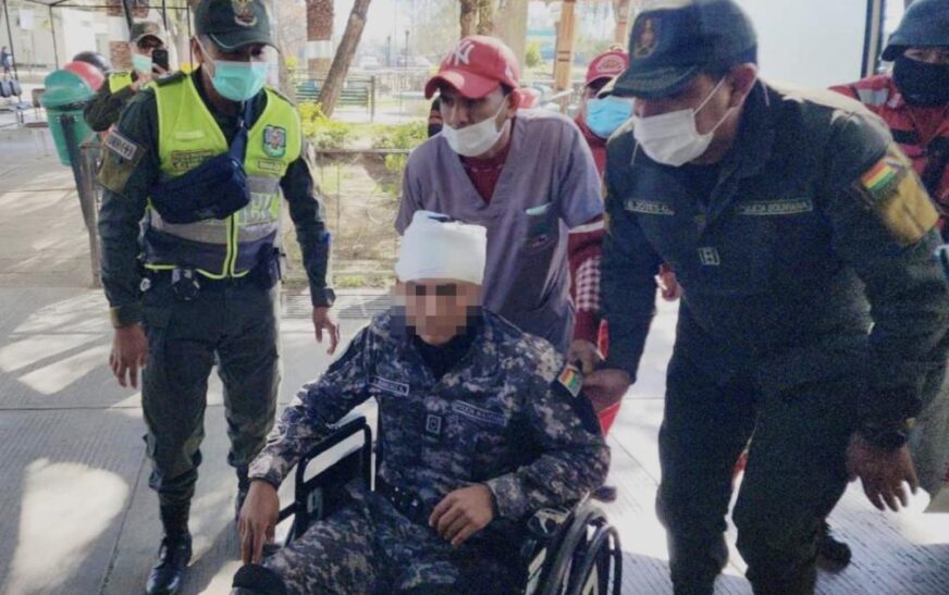 Dos policías heridos en operativo de desbloqueo en Cochabamba