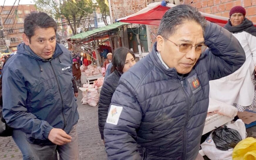 Viceministro atacado en La Paz por falta de pollo y precios