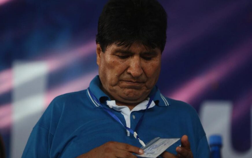 Ex presidente insta a seguir a militares y policías en medio de bloqueos