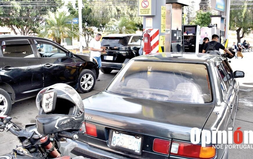 Escasez de combustible en Cochabamba por bloqueos: filas de hasta un día