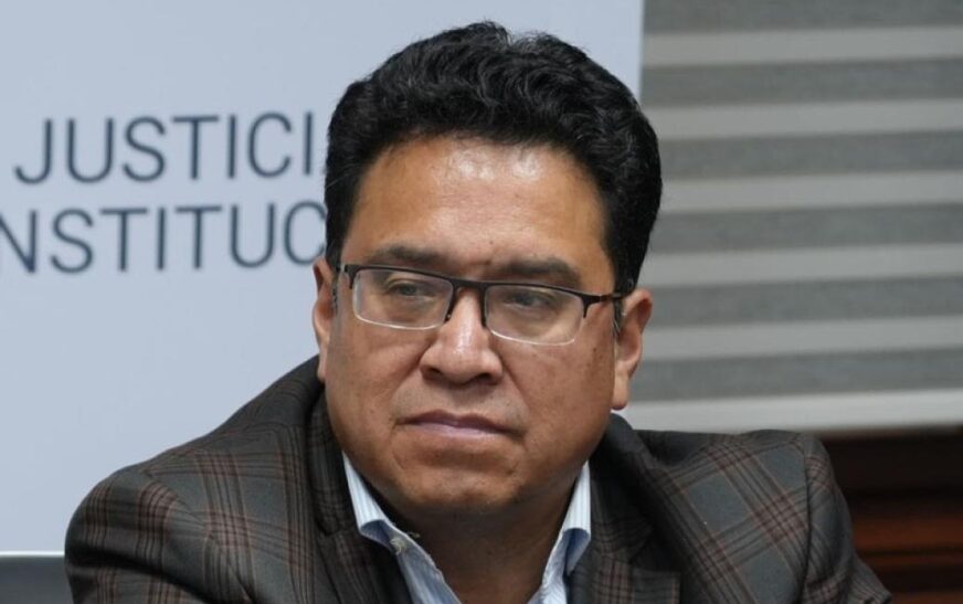 Exministro de Justicia renuncia y audio filtrado desata polémica judicial
