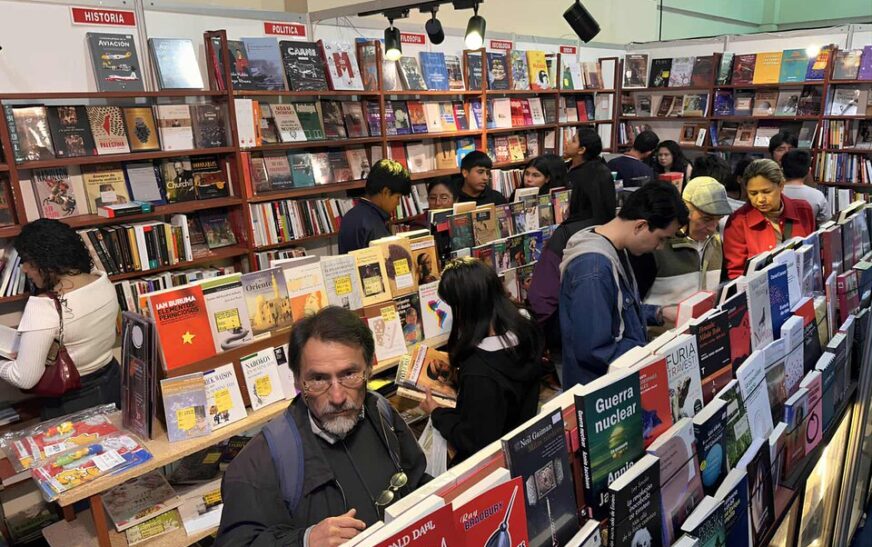 Éxito y masiva asistencia en la Feria del Libro Santa Cruz 2024