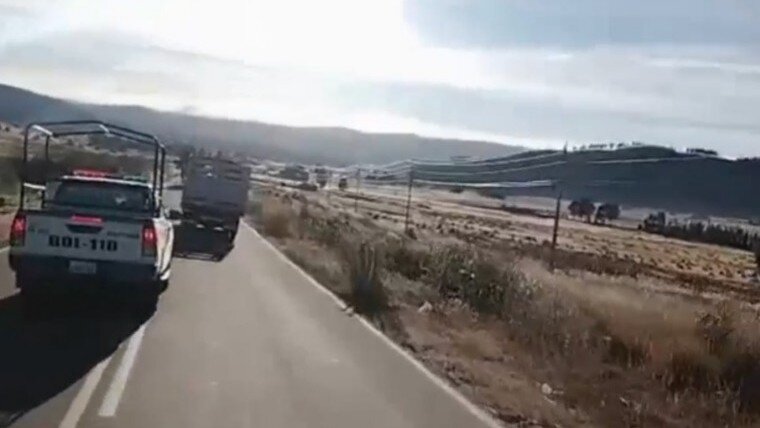 Seguridad boliviana despeja ruta a Santa Cruz y Sucre tras bloqueos