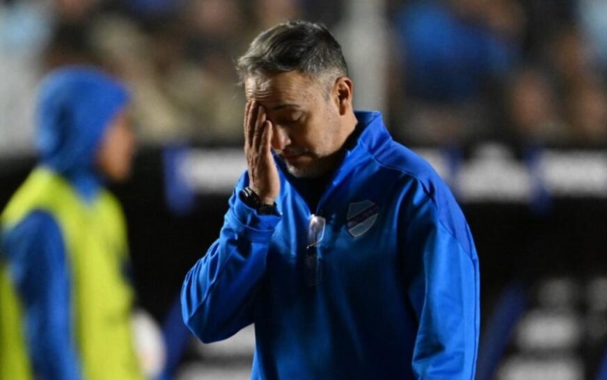DT de Bolívar cuestiona arbitraje tras partido con 8 jugadores