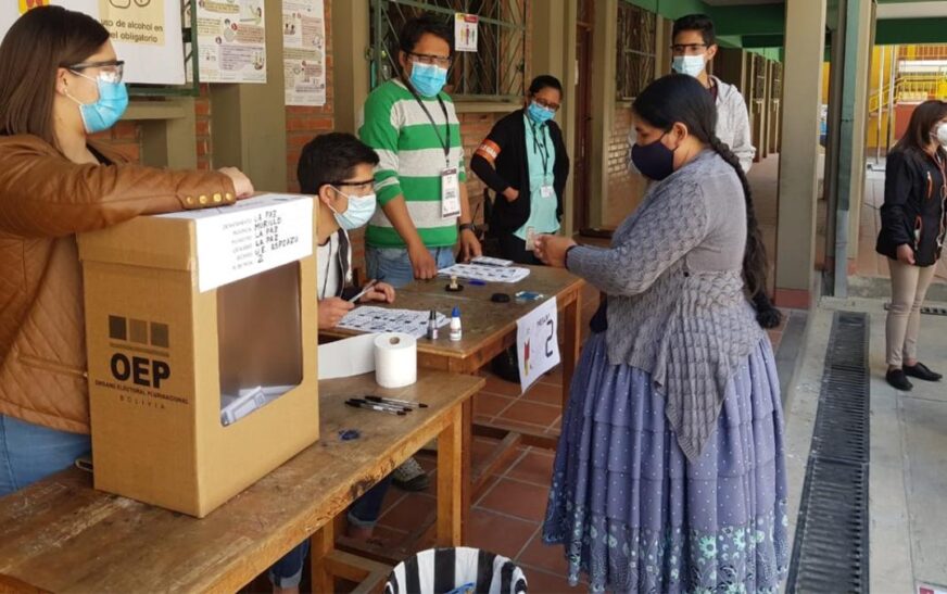 TSE valida diseños de papeletas electorales tras sorteo de partidos