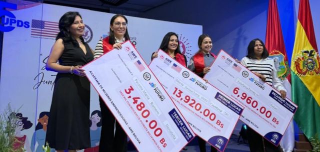 35 Mujeres Emprendedoras se Gradúan del Programa AWE en Tarija
