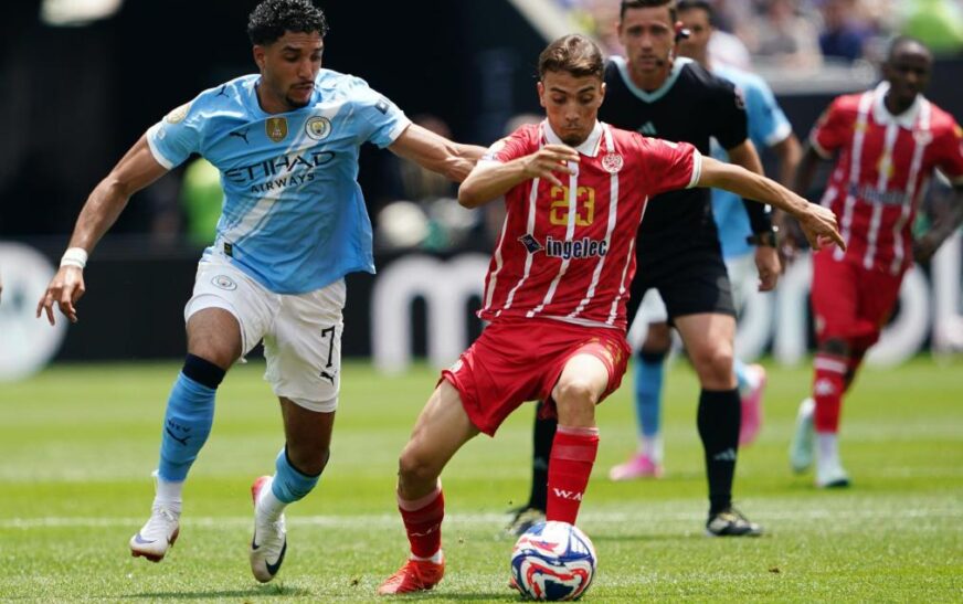 Manchester City avanza con goles de Foden y Doku