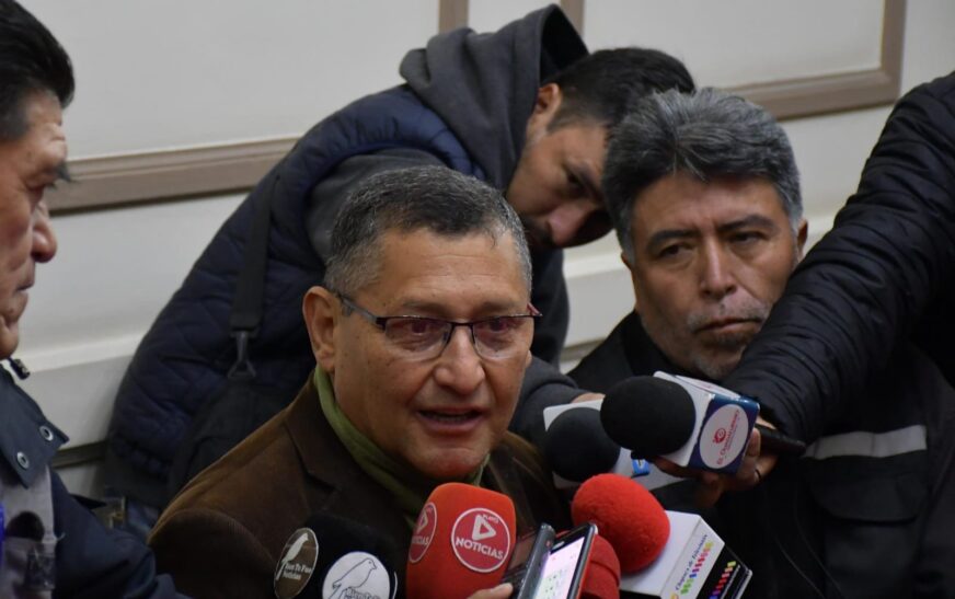 Gobernador de Tarija llama a la unidad nacional para superar la crisis y priorizar el bienestar ciudadano