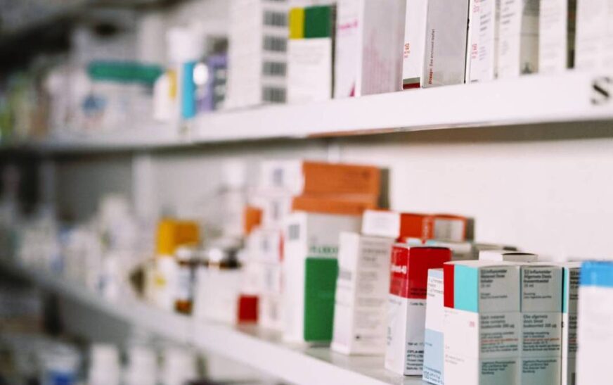 Vecinos de Tarija alertan escasez de medicamentos y acaparamiento en farmacias