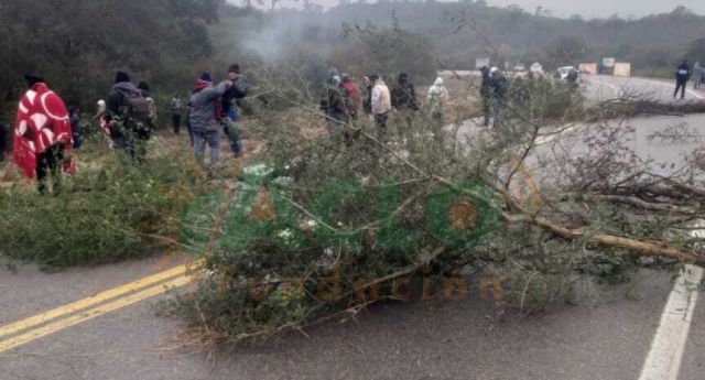 Comunidad Guaraní bloquea Ruta 9 exigiendo mejoras educativas y de salud; advierten con nuevas medidas