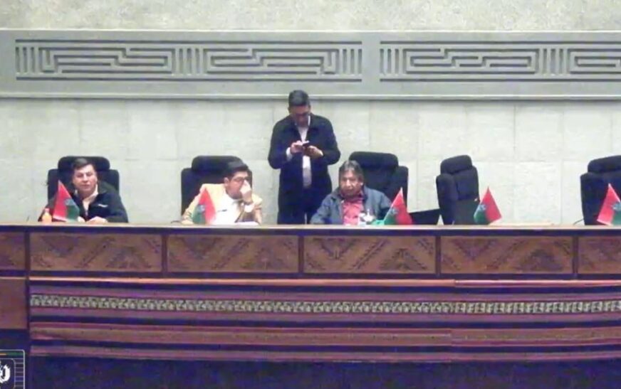 Sesión legislativa fracasa por disputas internas y retrasa aprobación de créditos millonarios