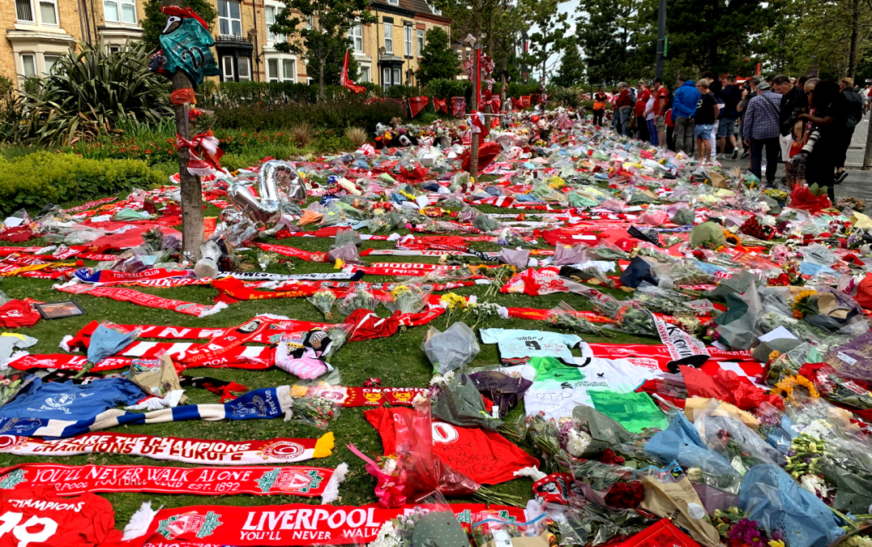 Anfield se convierte en santuario para despedir a Diogo Jota tras trágico accidente