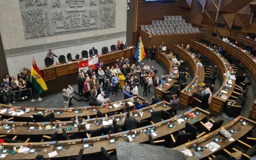Tensión en Bolivia: Disputa por contrato de litio paraliza el Congreso