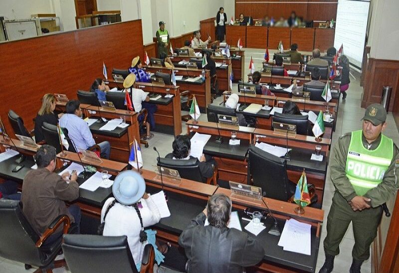 Tarija aprueba reforma para reducir asambleístas y eliminar subgobernadores