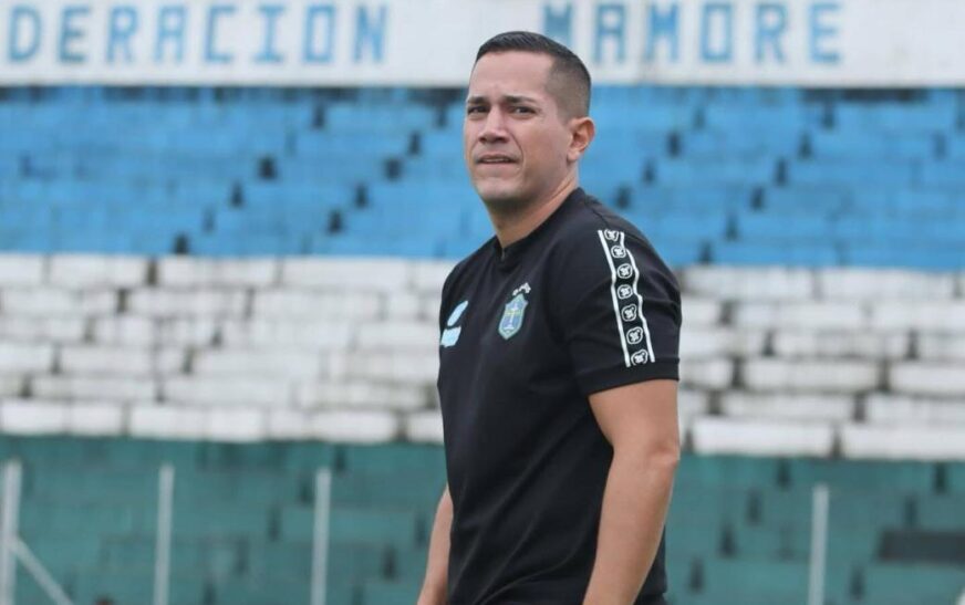 Leonardo Egüez asume como director técnico de Independiente de Sucre en medio de crisis y racha negativa