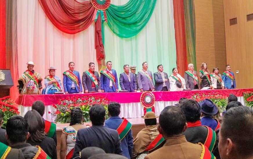 La Paz celebra 216 años de gesta libertaria en medio de crisis económica y política