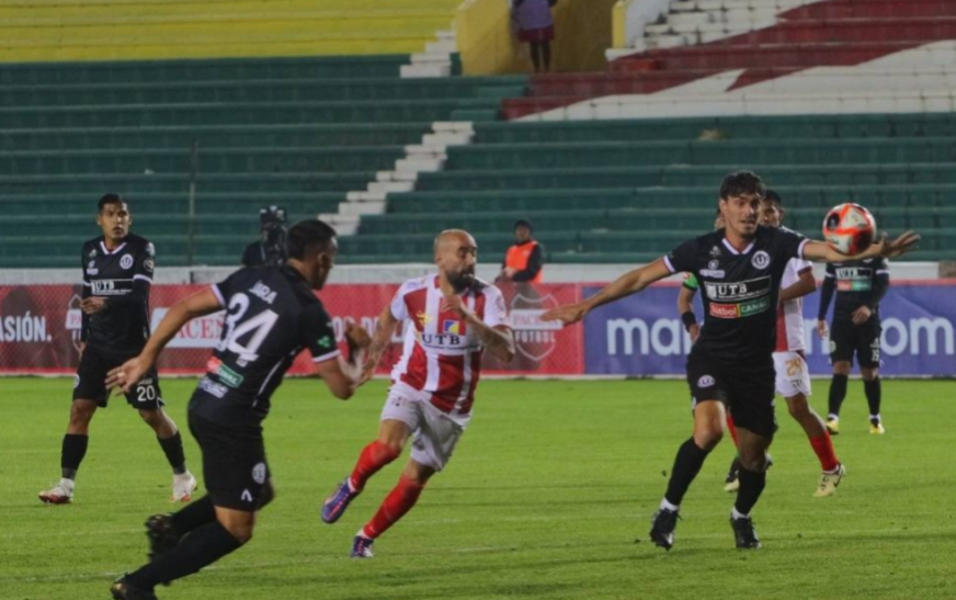 FC Universitario derrota a Independiente Petrolero con gol de Giménez y escala posiciones